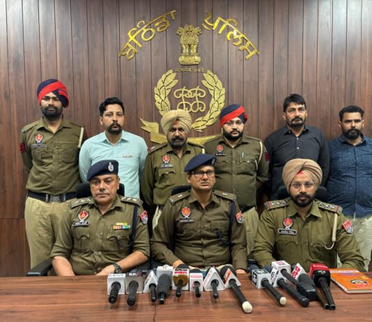 ਬਠਿੰਡਾ ਪੁਲਿਸ ਨੇ ਦੋ ਵਿਅਕਤੀਆਂ ਨੂੰ 8,27,600 ਪਰੇਗਾਬਾਲਨ ਕੈਪਸੂਲ ਆਈ.ਪੀ 300 ਐੱਮ.ਜੀ, 20000 ਟਰਾਮਾਡੋਲ ਗੋਲੀਆਂ ਸਮੇਤ ਦਬੋਚਿਆ। ਬਠਿੰਡਾ ਪੁਲਿਸ ਨੇ ਦੋ ਵਿਅਕਤੀਆਂ ਨੂੰ 8,27,600 ਪਰੇਗਾਬਾਲਨ ਕੈਪਸੂਲ ਆਈ.ਪੀ 300 ਐੱਮ.ਜੀ, 20000 ਟਰਾਮਾਡੋਲ ਗੋਲੀਆਂ ਸਮੇਤ ਦਬੋਚਿਆ।