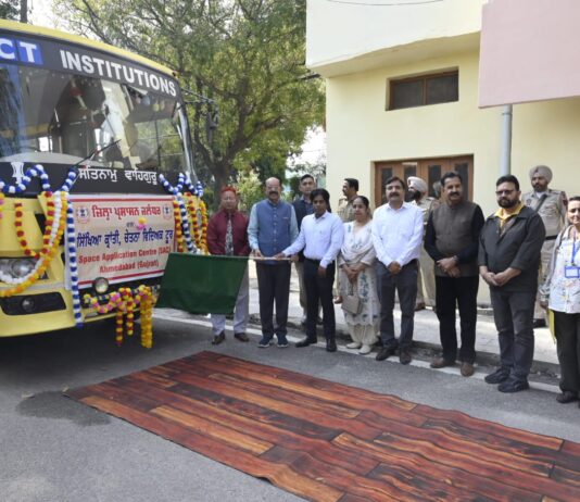 ਵਿਦਿਆਰਥੀਆਂ ਨੂੰ ਨਵੀਂ ਦਿਸ਼ਾ ਪ੍ਰਦਾਨ ਕਰੇਗੀ ਇਸਰੋ ਦੇ ਪ੍ਰਮੁੱਖ ਕੇਂਦਰ ਦੀ ਯਾਤਰਾ : ਮੋਹਿੰਦਰ ਭਗਤ ਵਿਦਿਆਰਥੀਆਂ ਨੂੰ ਨਵੀਂ ਦਿਸ਼ਾ ਪ੍ਰਦਾਨ ਕਰੇਗੀ ਇਸਰੋ ਦੇ ਪ੍ਰਮੁੱਖ ਕੇਂਦਰ ਦੀ ਯਾਤਰਾ : ਮੋਹਿੰਦਰ ਭਗਤ