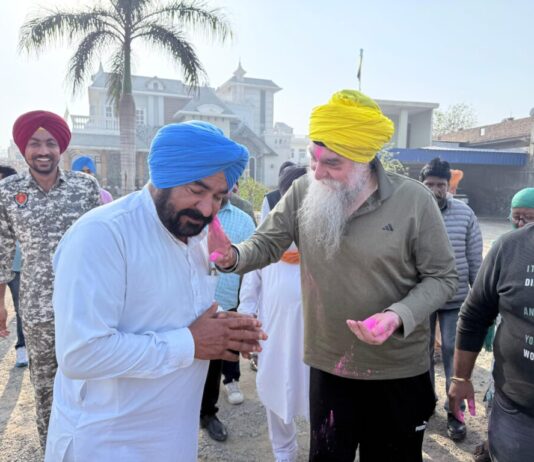 ਸਪੀਕਰ ਸ. ਸੰਧਵਾਂ ਨੇ ਆਪਣੇ ਗ੍ਰਹਿ ਵਿਖੇ ਰੰਗਾਂ ਦਾ ਤਿਉਹਾਰ ਹੋਲੀ ਮਨਾਈ ਸਪੀਕਰ ਸ. ਸੰਧਵਾਂ ਨੇ ਆਪਣੇ ਗ੍ਰਹਿ ਵਿਖੇ ਰੰਗਾਂ ਦਾ ਤਿਉਹਾਰ ਹੋਲੀ ਮਨਾਈ