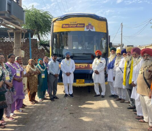 ਮੁੱਖ ਮੰਤਰੀ ਤੀਰਥ ਯਾਤਰਾ ਤਹਿਤ ਪਿੰਡ ਚੰਦਬਾਜਾ ਤੋਂ ਸ਼ਰਧਾਲੂਆਂ ਦੀ ਬੱਸ ਧਾਰਮਿਕ ਅਸਥਾਨਾਂ ਲਈ ਰਵਾਨਾ ਮੁੱਖ ਮੰਤਰੀ ਤੀਰਥ ਯਾਤਰਾ ਤਹਿਤ ਪਿੰਡ ਚੰਦਬਾਜਾ ਤੋਂ ਸ਼ਰਧਾਲੂਆਂ ਦੀ ਬੱਸ ਧਾਰਮਿਕ ਅਸਥਾਨਾਂ ਲਈ ਰਵਾਨਾ
