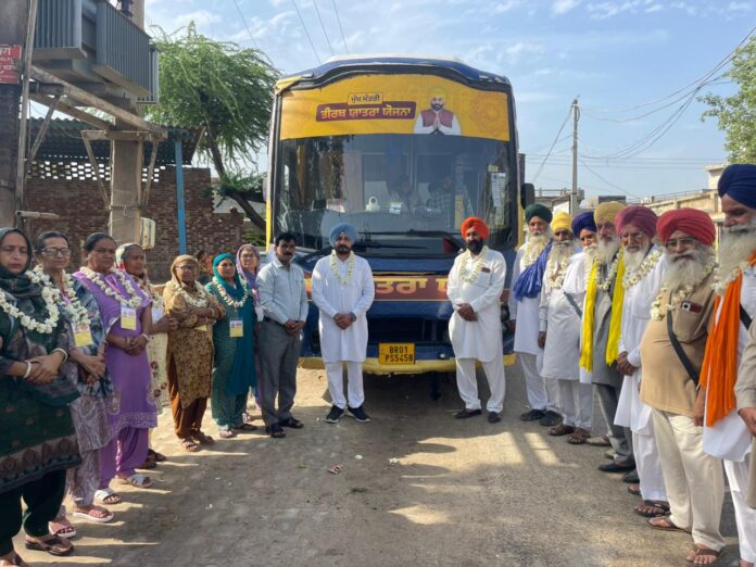 ਮੁੱਖ ਮੰਤਰੀ ਤੀਰਥ ਯਾਤਰਾ ਤਹਿਤ ਪਿੰਡ ਚੰਦਬਾਜਾ ਤੋਂ ਸ਼ਰਧਾਲੂਆਂ ਦੀ ਬੱਸ ਧਾਰਮਿਕ ਅਸਥਾਨਾਂ ਲਈ ਰਵਾਨਾ
