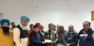 ਐਨ.ਆਰ.ਆਈ ਮੰਤਰੀ ਮੰਤਰੀ ਡਾ. ਰਵਜੋਤ ਨੇ ਤਿੰਨ ਗ੍ਰਾਮ ਪੰਚਾਇਤਾਂ ਨੂੰ ਦਿੱਤੇ 17 ਲੱਖ ਰੁਪਏ ਦੇ ਚੈਕ ਐਨ.ਆਰ.ਆਈ ਮੰਤਰੀ ਮੰਤਰੀ ਡਾ. ਰਵਜੋਤ ਨੇ ਤਿੰਨ ਗ੍ਰਾਮ ਪੰਚਾਇਤਾਂ ਨੂੰ ਦਿੱਤੇ 17 ਲੱਖ ਰੁਪਏ ਦੇ ਚੈਕ