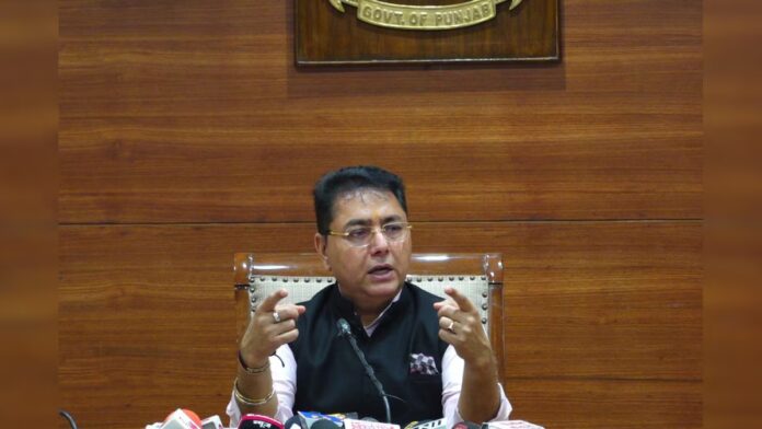 ਅਮਨ ਅਰੋੜਾ ਨੇ ਰਸੋਈ ਗੈਸ ਦੀਆਂ ਵਧਦੀਆਂ ਕੀਮਤਾਂ 'ਤੇ ਕੀਤੀ ਸਪੱਸ਼ਟ ਜਵਾਬ ਦੀ ਮੰਗ, Aman Arora demands a clear answer on the rising prices of cooking gas | ਪੰਜਾਬ ਖ਼ਬਰਾਂ