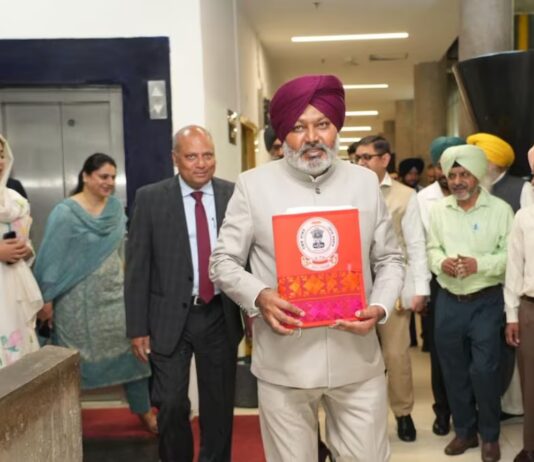 Punjab Budget 2026 Finance Minister Harpal Cheema presenting annual budget Punjab Budget 2026: Punjab Budget 2026: ਵੱਡਾ ਐਲਾਨ, ਇਨ੍ਹਾਂ ਮਹਿਲਾਵਾਂ ਨੂੰ ਮਿਲਣਗੇ 1,500 ਰੁਪਏ… | ਪੰਜਾਬ ਖ਼ਬਰਾਂ Punjab Budget 2026 Finance Minister Harpal Cheema presenting annual budget Punjab Budget 2026: Punjab Budget 2026: ਵੱਡਾ ਐਲਾਨ, ਇਨ੍ਹਾਂ ਮਹਿਲਾਵਾਂ ਨੂੰ ਮਿਲਣਗੇ 1,500 ਰੁਪਏ... | ਪੰਜਾਬ ਖ਼ਬਰਾਂ