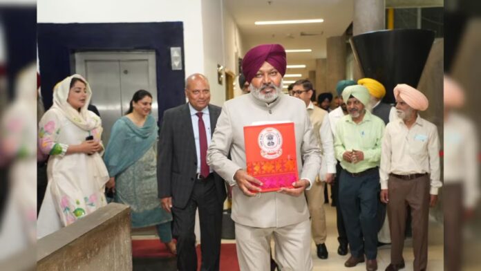 Punjab Budget 2026 Finance Minister Harpal Cheema presenting annual budget Punjab Budget 2026: Punjab Budget 2026: ਵੱਡਾ ਐਲਾਨ, ਇਨ੍ਹਾਂ ਮਹਿਲਾਵਾਂ ਨੂੰ ਮਿਲਣਗੇ 1,500 ਰੁਪਏ... | ਪੰਜਾਬ ਖ਼ਬਰਾਂ