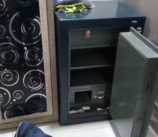 armed robbers loot 3 crore from jeweller house in gurdaspur scheme no 5 hs | ਗੁਰਦਾਸਪੁਰ ਖ਼ਬਰਾਂ (Gurdaspur News) armed robbers loot 3 crore from jeweller house in gurdaspur scheme no 5 hs | ਗੁਰਦਾਸਪੁਰ ਖ਼ਬਰਾਂ (Gurdaspur News)