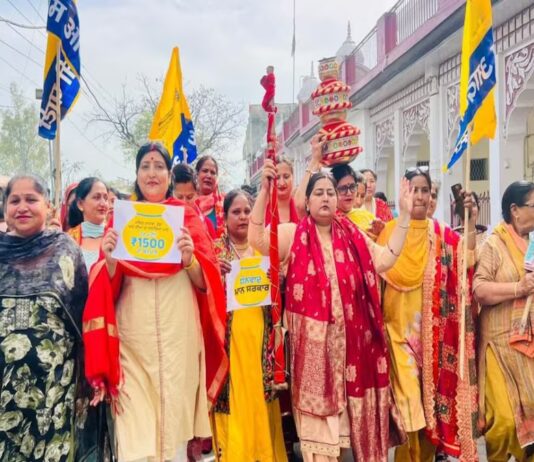 ਪੰਜਾਬ ਸਰਕਾਰ ਦੇ ਮਹਿਲਾ ਵਿੱਤੀ ਸਹਾਇਤਾ ਐਲਾਨ ਨਾਲ ਖੁਸ਼ੀ ਦੀ ਲਹਿਰ, ਪੰਜਾਬ ਭਰ ਵਿੱਚ ਔਰਤਾਂ ਨੇ ਕੱਢੀ ਜਾਗੋ, Wave of joy with Punjab government’s announcement of financial assistance to women, women across Punjab staged a protest | ਪੰਜਾਬ ਖ਼ਬਰਾਂ ਪੰਜਾਬ ਸਰਕਾਰ ਦੇ ਮਹਿਲਾ ਵਿੱਤੀ ਸਹਾਇਤਾ ਐਲਾਨ ਨਾਲ ਖੁਸ਼ੀ ਦੀ ਲਹਿਰ, ਪੰਜਾਬ ਭਰ ਵਿੱਚ ਔਰਤਾਂ ਨੇ ਕੱਢੀ ਜਾਗੋ, Wave of joy with Punjab government's announcement of financial assistance to women, women across Punjab staged a protest | ਪੰਜਾਬ ਖ਼ਬਰਾਂ