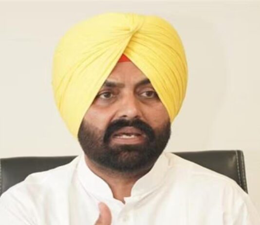 Amritsar Police get Former minister Laljit Singh Bhullar three-day remand ਸਾਬਕਾ ਕੈਬਨਿਟ ਮੰਤਰੀ ਲਾਲਜੀਤ ਸਿੰਘ ਭੁੱਲਰ ਦਾ ਤਿੰਨ ਦਿਨ ਦਾ ਰਿਮਾਂਡ | ਪੰਜਾਬ ਖ਼ਬਰਾਂ Amritsar Police get Former minister Laljit Singh Bhullar three-day remand ਸਾਬਕਾ ਕੈਬਨਿਟ ਮੰਤਰੀ ਲਾਲਜੀਤ ਸਿੰਘ ਭੁੱਲਰ ਦਾ ਤਿੰਨ ਦਿਨ ਦਾ ਰਿਮਾਂਡ | ਪੰਜਾਬ ਖ਼ਬਰਾਂ