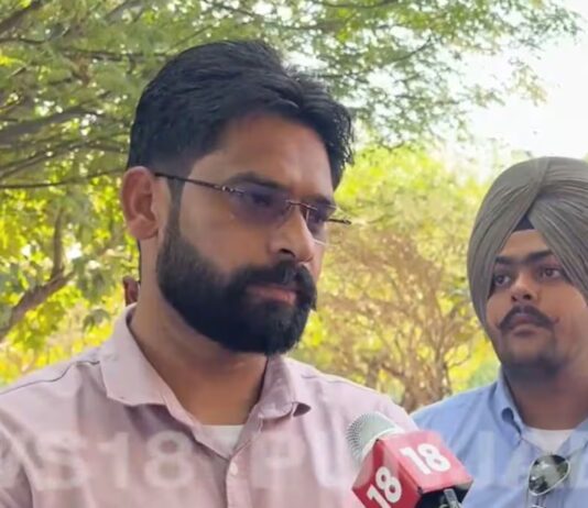 ਪੰਜਾਬੀ ਯੂਨੀਵਰਸਿਟੀ ਪਟਿਆਲਾ ‘ਚ ਵਿਦਿਆਰਥੀਆਂ ਨਾਲ ਖਾਸ ਗੱਲਬਾਤ, ਦੇਖੋ ਕੀ ਦੱਸੀਆਂ ਕਮੀਆਂ ? Special conversation with students at Punjabi University Patiala see what shortcomings were mentioned hs | ਪਟਿਆਲਾ ਖ਼ਬਰਾਂ (Patiala News) ਪੰਜਾਬੀ ਯੂਨੀਵਰਸਿਟੀ ਪਟਿਆਲਾ 'ਚ ਵਿਦਿਆਰਥੀਆਂ ਨਾਲ ਖਾਸ ਗੱਲਬਾਤ, ਦੇਖੋ ਕੀ ਦੱਸੀਆਂ ਕਮੀਆਂ ? Special conversation with students at Punjabi University Patiala see what shortcomings were mentioned hs | ਪਟਿਆਲਾ ਖ਼ਬਰਾਂ (Patiala News)