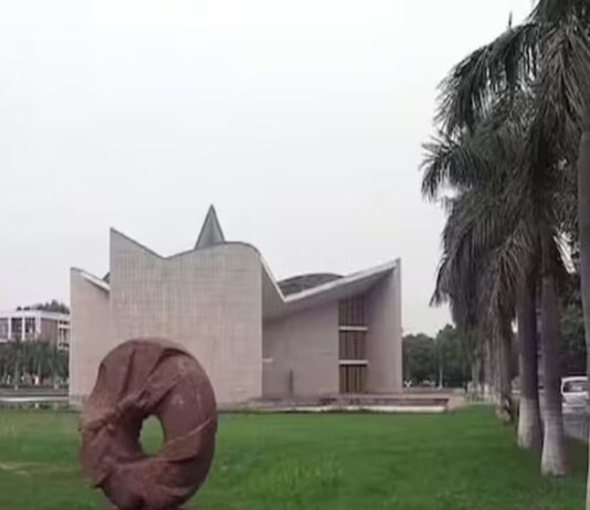 PU เจตเจฟเฉฑเจ เจนเฉเจ เจซเจพเจเจฐเจฟเฉฐเจ, เจฆเจตเจฟเฉฐเจฆเจฐ เจฌเฉฐเจฌเฉเจนเจพ เจ
เจคเฉ เจเฉเจชเฉ เจเจฃเจธเจผเจพเจฎเจชเฉเจฐเฉเจ เจเจฐเฉเฉฑเจช เจจเฉ เจฒเจ เจเจผเจฟเฉฐเจฎเฉเจตเจพเจฐเฉ, Firing in PU, Davinder Bambiha and Gopi Ghanshampuria group took responsibility | เจชเฉฐเจเจพเจฌ เฉเจฌเจฐเจพเจ PU เจตเจฟเฉฑเจ เจนเฉเจ เจซเจพเจเจฐเจฟเฉฐเจ, เจฆเจตเจฟเฉฐเจฆเจฐ เจฌเฉฐเจฌเฉเจนเจพ เจ
เจคเฉ เจเฉเจชเฉ เจเจฃเจธเจผเจพเจฎเจชเฉเจฐเฉเจ เจเจฐเฉเฉฑเจช เจจเฉ เจฒเจ เจเจผเจฟเฉฐเจฎเฉเจตเจพเจฐเฉ, Firing in PU, Davinder Bambiha and Gopi Ghanshampuria group took responsibility | เจชเฉฐเจเจพเจฌ เฉเจฌเจฐเจพเจ