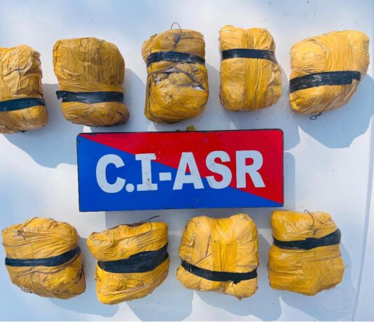 ਅੰਮ੍ਰਿਤਸਰ ਵਿੱਚ 9 ਕਿਲੋ ਹੈਰੋਇਨ ਸਮੇਤ ਇੱਕ ਨਸ਼ਾ ਤਸਕਰ ਕਾਬੂ ਅੰਮ੍ਰਿਤਸਰ ਵਿੱਚ 9 ਕਿਲੋ ਹੈਰੋਇਨ ਸਮੇਤ ਇੱਕ ਨਸ਼ਾ ਤਸਕਰ ਕਾਬੂ