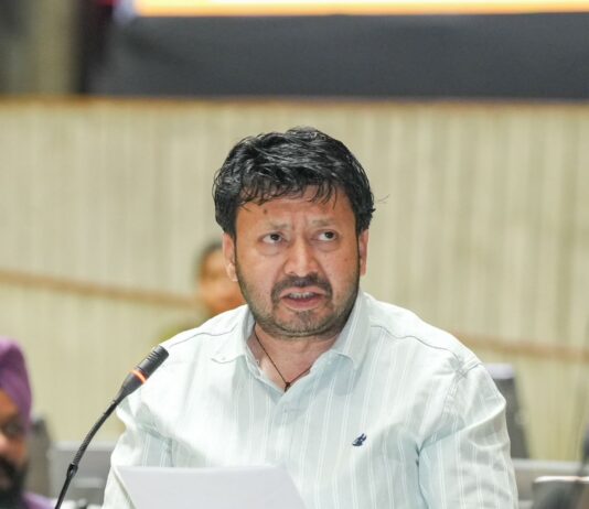 ਡਾ. ਰਵਜੋਤ ਸਿੰਘ ਨੇ ਪੰਜਾਬ ਬਜਟ 2026–27 ਨੂੰ ਇਤਿਹਾਸਕ, ਉਦਾਰ ਅਤੇ ਦੂਰਦਰਸ਼ੀ ਕਰਾਰ ਦਿੱਤਾ ਡਾ. ਰਵਜੋਤ ਸਿੰਘ ਨੇ ਪੰਜਾਬ ਬਜਟ 2026–27 ਨੂੰ ਇਤਿਹਾਸਕ, ਉਦਾਰ ਅਤੇ ਦੂਰਦਰਸ਼ੀ ਕਰਾਰ ਦਿੱਤਾ