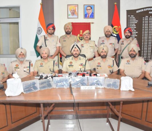 ਅੰਮ੍ਰਿਤਸਰ ਵਿੱਚ ਸਰਹੱਦ ਪਾਰੋਂ ਚਲ ਰਹੇ ਤਸਕਰੀ ਮਾਡਿਊਲਾਂ ਨਾਲ ਜੁੜੇ 6 ਵਿਅਕਤੀ ਗ੍ਰਿਫਤਾਰ; ਤਿੰਨ ਪੀਐਕਸ-5.7 ਸਮੇਤ ਛੇ ਪਿਸਤੌਲਾਂ ਬਰਾਮਦ ਅੰਮ੍ਰਿਤਸਰ ਵਿੱਚ ਸਰਹੱਦ ਪਾਰੋਂ ਚਲ ਰਹੇ ਤਸਕਰੀ ਮਾਡਿਊਲਾਂ ਨਾਲ ਜੁੜੇ 6 ਵਿਅਕਤੀ ਗ੍ਰਿਫਤਾਰ; ਤਿੰਨ ਪੀਐਕਸ-5.7 ਸਮੇਤ ਛੇ ਪਿਸਤੌਲਾਂ ਬਰਾਮਦ