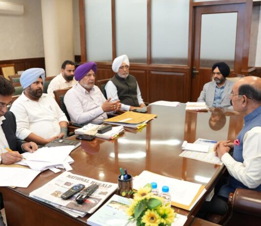 1962, 1965 ਅਤੇ 1971 ਦੀਆਂ ਜੰਗਾਂ ਵਿੱਚ ਸ਼ਹੀਦ ਸੈਨਿਕਾਂ ਦੇ ਪਰਿਵਾਰਾਂ ਨੂੰ ਮੁਆਵਜ਼ਾ ਦੇਣ ਸਬੰਧੀ ਮੋਹਿੰਦਰ ਭਗਤ ਵੱਲੋਂ ਅਧਿਕਾਰੀਆਂ ਨਾਲ ਵਿਸ਼ੇਸ਼ ਮੀਟਿੰਗ 1962, 1965 ਅਤੇ 1971 ਦੀਆਂ ਜੰਗਾਂ ਵਿੱਚ ਸ਼ਹੀਦ ਸੈਨਿਕਾਂ ਦੇ ਪਰਿਵਾਰਾਂ ਨੂੰ ਮੁਆਵਜ਼ਾ ਦੇਣ ਸਬੰਧੀ ਮੋਹਿੰਦਰ ਭਗਤ ਵੱਲੋਂ ਅਧਿਕਾਰੀਆਂ ਨਾਲ ਵਿਸ਼ੇਸ਼ ਮੀਟਿੰਗ