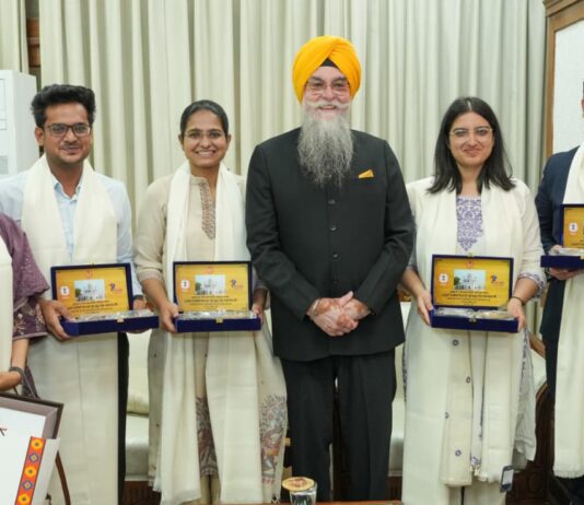 ਸਪੀਕਰ ਵੱਲੋਂ ਪੰਜਾਬ ਵਿਧਾਨ ਸਭਾ ਹਾਲ ਵਿੱਚ ਮੌਜੂਦਾ ਵਿਧਾਇਕਾਂ ਦੀਆਂ ਲਗਾਈਆਂ ਫੋਟੋਆਂ ਦਾ ਉਦਘਾਟਨ ਸਪੀਕਰ ਵੱਲੋਂ ਪੰਜਾਬ ਵਿਧਾਨ ਸਭਾ ਹਾਲ ਵਿੱਚ ਮੌਜੂਦਾ ਵਿਧਾਇਕਾਂ ਦੀਆਂ ਲਗਾਈਆਂ ਫੋਟੋਆਂ ਦਾ ਉਦਘਾਟਨ