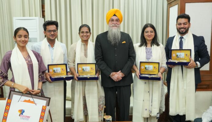 ਸਪੀਕਰ ਵੱਲੋਂ ਪੰਜਾਬ ਵਿਧਾਨ ਸਭਾ ਹਾਲ ਵਿੱਚ ਮੌਜੂਦਾ ਵਿਧਾਇਕਾਂ ਦੀਆਂ ਲਗਾਈਆਂ ਫੋਟੋਆਂ ਦਾ ਉਦਘਾਟਨ