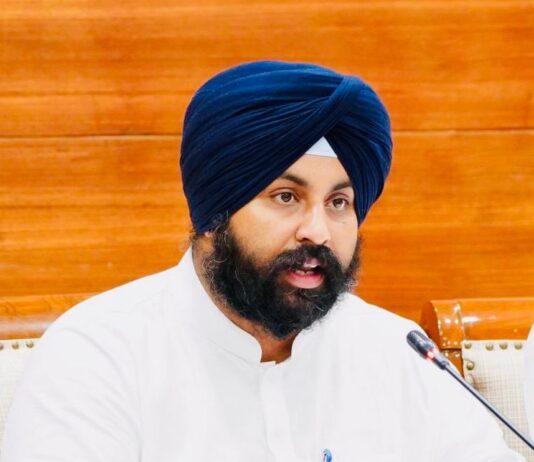 ਭਗਵੰਤ ਮਾਨ ਸਰਕਾਰ ਦੀ ‘ਸਿੱਖਿਆ ਕ੍ਰਾਂਤੀ’ ਨੂੰ ਭਰਵਾਂ ਹੁੰਗਾਰਾ; ਮੈਗਾ ਪੀਟੀਐਮ ਵਿੱਚ 18 ਲੱਖ ਤੋਂ ਵੱਧ ਮਾਪਿਆਂ ਵੱਲੋਂ ਸ਼ਮੂਲੀਅਤ ਭਗਵੰਤ ਮਾਨ ਸਰਕਾਰ ਦੀ 'ਸਿੱਖਿਆ ਕ੍ਰਾਂਤੀ' ਨੂੰ ਭਰਵਾਂ ਹੁੰਗਾਰਾ; ਮੈਗਾ ਪੀਟੀਐਮ ਵਿੱਚ 18 ਲੱਖ ਤੋਂ ਵੱਧ ਮਾਪਿਆਂ ਵੱਲੋਂ ਸ਼ਮੂਲੀਅਤ