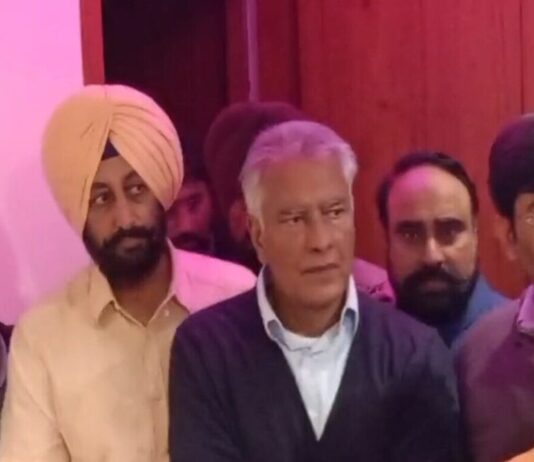 ਅੰਮ੍ਰਿਤਸਰ ਪਹੁੰਚੇ ਸੁਨੀਲ ਜਾਖੜ, ਪੀੜਤ ਪਰਿਵਾਰ ਨਾਲ ਕੀਤੀ ਮੁਲਾਕਾਤ, Sunil Jakhar reached Amritsar, met the victim’s family | ਪੰਜਾਬ ਖ਼ਬਰਾਂ ਅੰਮ੍ਰਿਤਸਰ ਪਹੁੰਚੇ ਸੁਨੀਲ ਜਾਖੜ, ਪੀੜਤ ਪਰਿਵਾਰ ਨਾਲ ਕੀਤੀ ਮੁਲਾਕਾਤ, Sunil Jakhar reached Amritsar, met the victim's family | ਪੰਜਾਬ ਖ਼ਬਰਾਂ