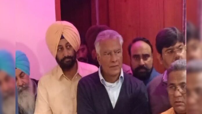 SUNIL-JAKHAR-JI-2026-03-5ea58693221de51797db0875f74e5ea5-1200x800.jpg ਅੰਮ੍ਰਿਤਸਰ ਪਹੁੰਚੇ ਸੁਨੀਲ ਜਾਖੜ, ਪੀੜਤ ਪਰਿਵਾਰ ਨਾਲ ਕੀਤੀ ਮੁਲਾਕਾਤ, Sunil Jakhar reached Amritsar, met the victim's family | ਪੰਜਾਬ ਖ਼ਬਰਾਂ