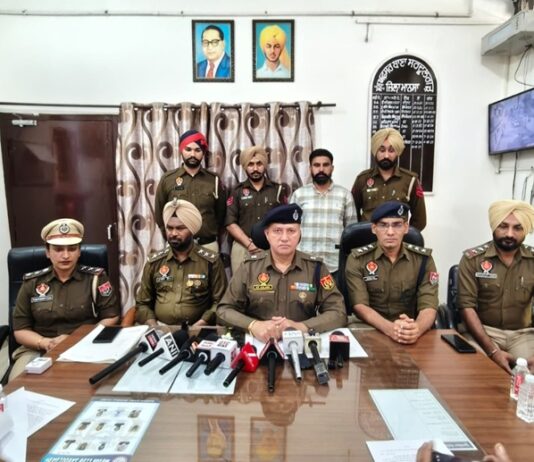 ਮਾਨਸਾ ਪੁਲਿਸ ਵੱਲੋਂ ਅੰਨ੍ਹੇ ਕਤਲ ਦੇ ਮੁਕੱਦਮੇ ਨੂੰ ਟਰੇਸ ਕਰਕੇ ਇੱਕ ਵਿਅਕਤੀ ਕਾਬੂ ਮਾਨਸਾ ਪੁਲਿਸ ਵੱਲੋਂ ਅੰਨ੍ਹੇ ਕਤਲ ਦੇ ਮੁਕੱਦਮੇ ਨੂੰ ਟਰੇਸ ਕਰਕੇ ਇੱਕ ਵਿਅਕਤੀ ਕਾਬੂ