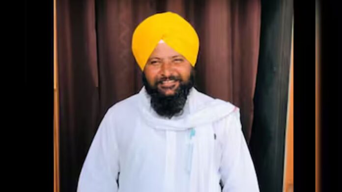 ਤਰਨਤਾਰਨ ਸਰਪੰਚ ਕਤਲਕਾਂਡ ਦੇ ਸ਼ੂਟਰਾਂ ਤੇ ਪੁਲਿਸ ਵਿਚਾਲੇ ਚੱਲੀਆਂ ਗੋਲੀਆਂ, ਪੁਲਿਸ 'ਤੇ AK-47 ਨਾਲ ਫਾਇਰਿੰਗ... | ਪੰਜਾਬ ਖ਼ਬਰਾਂ