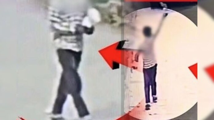 ਪੰਜਾਬ 'ਚ ਫਿਰ ਵਾਪਰੀ ਬੇਅਦਬੀ ਦੀ ਘਟਨਾ, CCTV 'ਚ ਗੁਟਕਾ ਸਾਹਿਬ ਦੇ ਅੰਗ ਪਾੜ ਰਿਹਾ ਬੱਚਾ... |