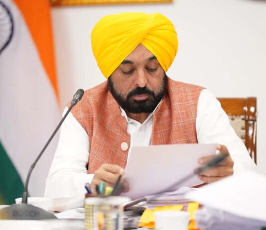 ਨਸ਼ਿਆਂ ਦੀ ਆਦਤ ਤੋਂ ਰੁਜ਼ਗਾਰ ਤੱਕ: ਨਸ਼ਿਆਂ ਤੋਂ ਉਭਰਨ ਦੀਆਂ ਕਹਾਣੀਆਂ ਭਗਵੰਤ ਮਾਨ ਸਰਕਾਰ ਦੀ ‘ਯੁੱਧ ਨਸ਼ਿਆਂ ਵਿਰੁੱਧ’ ਮੁਹਿੰਮ ਦੀ ਜ਼ਮੀਨੀ ਪੱਧਰ ‘ਤੇ ਪ੍ਰਭਾਵਸ਼ੀਲਤਾ ਦਾ ਪ੍ਰਤੱਖ ਪ੍ਰਮਾਣ ਨਸ਼ਿਆਂ ਦੀ ਆਦਤ ਤੋਂ ਰੁਜ਼ਗਾਰ ਤੱਕ: ਨਸ਼ਿਆਂ ਤੋਂ ਉਭਰਨ ਦੀਆਂ ਕਹਾਣੀਆਂ ਭਗਵੰਤ ਮਾਨ ਸਰਕਾਰ ਦੀ 'ਯੁੱਧ ਨਸ਼ਿਆਂ ਵਿਰੁੱਧ' ਮੁਹਿੰਮ ਦੀ ਜ਼ਮੀਨੀ ਪੱਧਰ 'ਤੇ ਪ੍ਰਭਾਵਸ਼ੀਲਤਾ ਦਾ ਪ੍ਰਤੱਖ ਪ੍ਰਮਾਣ