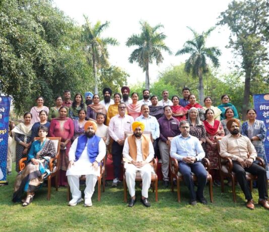 ਮੁੱਖ ਮੰਤਰੀ ਭਗਵੰਤ ਸਿੰਘ ਮਾਨ ਨੇ ਸਿੰਗਾਪੁਰ ਟ੍ਰੇਨਿੰਗ ਲਈ ਪ੍ਰਿੰਸੀਪਲਾਂ ਦੇ ਅੱਠਵੇਂ ਬੈਚ ਨੂੰ ਰਵਾਨਾ ਕੀਤਾ, ਵਿਸ਼ਵ ਪੱਧਰੀ ਸਿਖਲਾਈ ਲਈ ਹੁਣ ਤੱਕ 234 ਪ੍ਰਿੰਸੀਪਲ ਭੇਜੇ ਮੁੱਖ ਮੰਤਰੀ ਭਗਵੰਤ ਸਿੰਘ ਮਾਨ ਨੇ ਸਿੰਗਾਪੁਰ ਟ੍ਰੇਨਿੰਗ ਲਈ ਪ੍ਰਿੰਸੀਪਲਾਂ ਦੇ ਅੱਠਵੇਂ ਬੈਚ ਨੂੰ ਰਵਾਨਾ ਕੀਤਾ, ਵਿਸ਼ਵ ਪੱਧਰੀ ਸਿਖਲਾਈ ਲਈ ਹੁਣ ਤੱਕ 234 ਪ੍ਰਿੰਸੀਪਲ ਭੇਜੇ