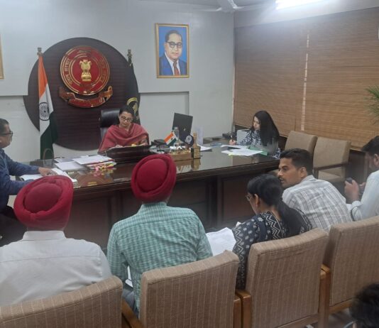 ਡੀਸੀ ਨਵਜੋਤ ਕੌਰ ਵੱਲੋਂ ਮੁੱਖ ਮੰਤਰੀ ਸਿਹਤ ਯੋਜਨਾ ਦੀ ਪ੍ਰਗਤੀ ਦਾ ਜਾਇਜ਼ਾ ਡੀਸੀ ਨਵਜੋਤ ਕੌਰ ਵੱਲੋਂ ਮੁੱਖ ਮੰਤਰੀ ਸਿਹਤ ਯੋਜਨਾ ਦੀ ਪ੍ਰਗਤੀ ਦਾ ਜਾਇਜ਼ਾ