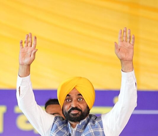 ਔਰਤਾਂ ਲਈ 1,000 ਰੁਪਏ ਦਾ ਐਲਾਨ ਹੋਣ ’ਤੇ ਵਿਰੋਧੀ ਧਿਰ ਦੀ ਨਿਰਾਸ਼ਾ ਦੱਸਦੀ ਹੈ ਕਿ 2027 ਵਿੱਚ ‘ਆਪ’ ਦੀ ਸਰਕਾਰ ਦੁਬਾਰਾ ਸਰਕਾਰ ਬਣੇਗੀ: ਮੁੱਖ ਮੰਤਰੀ ਭਗਵੰਤ ਸਿੰਘ ਮਾਨ ਔਰਤਾਂ ਲਈ 1,000 ਰੁਪਏ ਦਾ ਐਲਾਨ ਹੋਣ ’ਤੇ ਵਿਰੋਧੀ ਧਿਰ ਦੀ ਨਿਰਾਸ਼ਾ ਦੱਸਦੀ ਹੈ ਕਿ 2027 ਵਿੱਚ 'ਆਪ' ਦੀ ਸਰਕਾਰ ਦੁਬਾਰਾ ਸਰਕਾਰ ਬਣੇਗੀ: ਮੁੱਖ ਮੰਤਰੀ ਭਗਵੰਤ ਸਿੰਘ ਮਾਨ