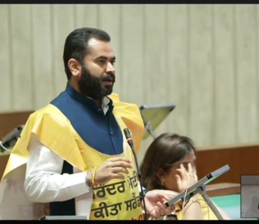 ਵਿਧਾਇਕ ਨਰਿੰਦਰ ਪਾਲ ਸਿੰਘ ਸਵਨਾ ਵੱਲੋਂ ਵਿਧਾਨ ਸਭਾ ਵਿਚ ਚੁੱਕੀ ਮੰਗ ਨੇ ਫਾਜ਼ਿਲਕਾ ਨੂੰ ਦਵਾਇਆ ਨਵਾਂ 220 ਕੇਵੀ ਬਿਜਲੀ ਘਰ, 145 ਕਰੋੜ ਰੁਪਏ ਹੋਏ ਮਨਜ਼ੂਰ ਵਿਧਾਇਕ ਨਰਿੰਦਰ ਪਾਲ ਸਿੰਘ ਸਵਨਾ ਵੱਲੋਂ ਵਿਧਾਨ ਸਭਾ ਵਿਚ ਚੁੱਕੀ ਮੰਗ ਨੇ ਫਾਜ਼ਿਲਕਾ ਨੂੰ ਦਵਾਇਆ ਨਵਾਂ 220 ਕੇਵੀ ਬਿਜਲੀ ਘਰ, 145 ਕਰੋੜ ਰੁਪਏ ਹੋਏ ਮਨਜ਼ੂਰ