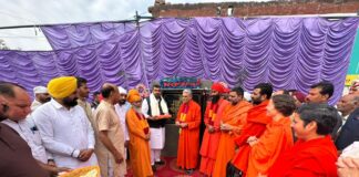 ਵਿਧਾਇਕ ਜਗਦੀਪ ਕੰਬੋਜ ਗੋਲਡੀ ਵਲੋਂ ਪਰਮ ਸੰਤ ਸਵਾਮੀ ਪ੍ਰੇਮ ਵਿਵੇਕਾਨੰਦ ਦੀ ਹਾਜ਼ਰੀ ਵਿਚ ਫਿਰੋਜ਼ਪੁਰ -ਫਾਜ਼ਿਲਕਾ ਰੋਡ ਤੋਂ ਪਿੰਡ ਬੈਲਰ ਵਿਖ਼ੇ 69 ਲੱਖ ਦੀ ਲਾਗਤ ਨਾਲ ਬਾਬਾ ਭੁੱਮਣ ਸ਼ਾਹ ਵਿਧਾਇਕ ਜਗਦੀਪ ਕੰਬੋਜ ਗੋਲਡੀ ਵਲੋਂ ਪਰਮ ਸੰਤ ਸਵਾਮੀ ਪ੍ਰੇਮ ਵਿਵੇਕਾਨੰਦ ਦੀ ਹਾਜ਼ਰੀ ਵਿਚ ਫਿਰੋਜ਼ਪੁਰ -ਫਾਜ਼ਿਲਕਾ ਰੋਡ ਤੋਂ ਪਿੰਡ ਬੈਲਰ ਵਿਖ਼ੇ 69 ਲੱਖ ਦੀ ਲਾਗਤ ਨਾਲ ਬਾਬਾ ਭੁੱਮਣ ਸ਼ਾਹ