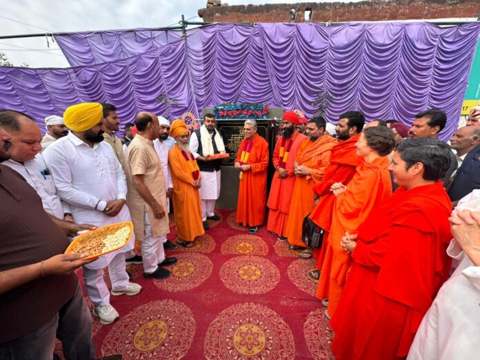 WhatsApp-Image-2026-03-17-at-2.29.15-PM.jpeg ਵਿਧਾਇਕ ਜਗਦੀਪ ਕੰਬੋਜ ਗੋਲਡੀ ਵਲੋਂ ਪਰਮ ਸੰਤ ਸਵਾਮੀ ਪ੍ਰੇਮ ਵਿਵੇਕਾਨੰਦ ਦੀ ਹਾਜ਼ਰੀ ਵਿਚ ਫਿਰੋਜ਼ਪੁਰ -ਫਾਜ਼ਿਲਕਾ ਰੋਡ ਤੋਂ ਪਿੰਡ ਬੈਲਰ ਵਿਖ਼ੇ 69 ਲੱਖ ਦੀ ਲਾਗਤ ਨਾਲ ਬਾਬਾ ਭੁੱਮਣ ਸ਼ਾਹ