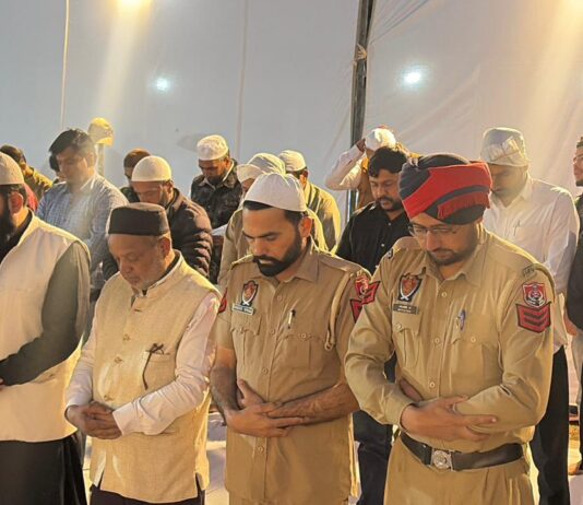 ਮਾਲੇਰਕੋਟਲਾ ਪੁਲਿਸ ਵੱਲੋਂ ਰੋਜ਼ਾ ਇਫ਼ਤਾਰ ਪਾਰਟੀ ਰਾਹੀਂ ਭਾਈਚਾਰਕ ਸਾਂਝ ਅਤੇ ਧਾਰਮਿਕ ਸਹਿਯੋਗ ਦਾ ਦਿੱਤਾ ਸੰਦੇਸ਼ ਮਾਲੇਰਕੋਟਲਾ ਪੁਲਿਸ ਵੱਲੋਂ ਰੋਜ਼ਾ ਇਫ਼ਤਾਰ ਪਾਰਟੀ ਰਾਹੀਂ ਭਾਈਚਾਰਕ ਸਾਂਝ ਅਤੇ ਧਾਰਮਿਕ ਸਹਿਯੋਗ ਦਾ ਦਿੱਤਾ ਸੰਦੇਸ਼