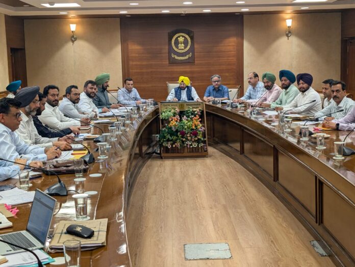 ਹਰਭਜਨ ਸਿੰਘ ਈ.ਟੀ.ਓ. ਵਲੋਂ ਲੋਕ ਨਿਰਮਾਣ ਵਿਭਾਗ ਵੱਲੋਂ ਬਣਵਾਈ ਜਾ ਰਹੀਆਂ ਸੜਕਾਂ ਦੀ ਪ੍ਰਗਤੀ ਸਬੰਧੀ ਸਮੀਖਿਆ ਮੀਟਿੰਗ
