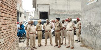 ‘ਯੁੱਧ ਨਸ਼ਿਆਂ ਵਿਰੁੱਧ’: ਸ੍ਰੀ ਮੁਕਤਸਰ ਸਾਹਿਬ ਵਿੱਚ ਨਸ਼ਾ ਤਸਕਰ ਵੱਲੋਂ ਗੈਰ ਕਾਨੂੰਨੀ ਤਰੀਕੇ ਨਾਲ ਬਣਾਈ ਇਮਾਰਤ ‘ਤੇ ਚੱਲਿਆ ਬੁਲਡੋਜ਼ਰ ‘ਯੁੱਧ ਨਸ਼ਿਆਂ ਵਿਰੁੱਧ’: ਸ੍ਰੀ ਮੁਕਤਸਰ ਸਾਹਿਬ ਵਿੱਚ ਨਸ਼ਾ ਤਸਕਰ ਵੱਲੋਂ ਗੈਰ ਕਾਨੂੰਨੀ ਤਰੀਕੇ ਨਾਲ ਬਣਾਈ ਇਮਾਰਤ ‘ਤੇ ਚੱਲਿਆ ਬੁਲਡੋਜ਼ਰ 'ਯੁੱਧ ਨਸ਼ਿਆਂ ਵਿਰੁੱਧ': ਸ੍ਰੀ ਮੁਕਤਸਰ ਸਾਹਿਬ ਵਿੱਚ ਨਸ਼ਾ ਤਸਕਰ ਵੱਲੋਂ ਗੈਰ ਕਾਨੂੰਨੀ ਤਰੀਕੇ ਨਾਲ ਬਣਾਈ ਇਮਾਰਤ 'ਤੇ ਚੱਲਿਆ ਬੁਲਡੋਜ਼ਰ 'ਯੁੱਧ ਨਸ਼ਿਆਂ ਵਿਰੁੱਧ': ਸ੍ਰੀ ਮੁਕਤਸਰ ਸਾਹਿਬ ਵਿੱਚ ਨਸ਼ਾ ਤਸਕਰ ਵੱਲੋਂ ਗੈਰ ਕਾਨੂੰਨੀ ਤਰੀਕੇ ਨਾਲ ਬਣਾਈ ਇਮਾਰਤ 'ਤੇ ਚੱਲਿਆ ਬੁਲਡੋਜ਼ਰ