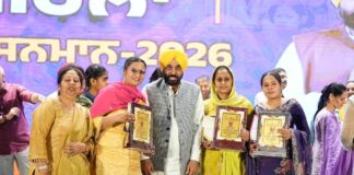 ਘਰ ਚਲਾਉਣ ਵਾਲੀਆਂ ਔਰਤਾਂ ਨੂੰ ਹੁਣ ਦੇਸ਼ ਚਲਾਉਣਾ ਚਾਹੀਦਾ: ਮੁੱਖ ਮੰਤਰੀ ਭਗਵੰਤ ਸਿੰਘ ਮਾਨ ਘਰ ਚਲਾਉਣ ਵਾਲੀਆਂ ਔਰਤਾਂ ਨੂੰ ਹੁਣ ਦੇਸ਼ ਚਲਾਉਣਾ ਚਾਹੀਦਾ: ਮੁੱਖ ਮੰਤਰੀ ਭਗਵੰਤ ਸਿੰਘ ਮਾਨ