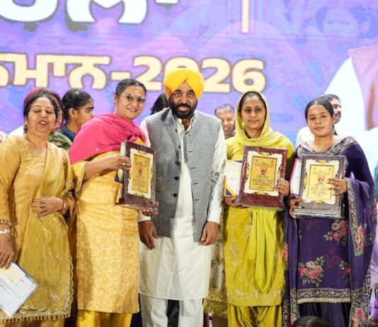 ਘਰ ਚਲਾਉਣ ਵਾਲੀਆਂ ਔਰਤਾਂ ਨੂੰ ਹੁਣ ਦੇਸ਼ ਚਲਾਉਣਾ ਚਾਹੀਦਾ: ਮੁੱਖ ਮੰਤਰੀ ਭਗਵੰਤ ਸਿੰਘ ਮਾਨ ਘਰ ਚਲਾਉਣ ਵਾਲੀਆਂ ਔਰਤਾਂ ਨੂੰ ਹੁਣ ਦੇਸ਼ ਚਲਾਉਣਾ ਚਾਹੀਦਾ: ਮੁੱਖ ਮੰਤਰੀ ਭਗਵੰਤ ਸਿੰਘ ਮਾਨ
