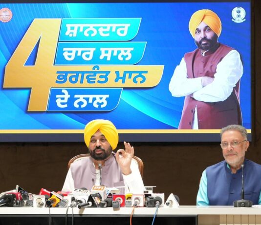 ਆਯੂਸ਼ਮਨ ਭਾਰਤ ਸਕੀਮ ਵਿੱਚ ਸ਼ਰਤਾਂ ਲਾਗੂ, ਜਦੋਂ ਕਿ ‘ਆਪ` ਸਰਕਾਰ ਦੀ ਮੁੱਖ ਮੰਤਰੀ ਸਿਹਤ ਯੋਜਨਾ ਬਿਨਾਂ ਕਿਸੇ ਪਾਬੰਦੀ ਦੇ 10 ਲੱਖ ਰੁਪਏ ਦੇ ਨਕਦ ਰਹਿਤ ਇਲਾਜ ਦੀ ਗਰੰਟੀ ਦਿੰਦੀ ਹੈ, ਫਰਕ ਇਰਾਦੇ ਵਿੱਚ ਹੈ: ਮੁੱਖ ਮੰਤਰੀ ਭਗਵੰਤ ਸਿੰਘ ਮਾਨ ਆਯੂਸ਼ਮਨ ਭਾਰਤ ਸਕੀਮ ਵਿੱਚ ਸ਼ਰਤਾਂ ਲਾਗੂ, ਜਦੋਂ ਕਿ ‘ਆਪ` ਸਰਕਾਰ ਦੀ ਮੁੱਖ ਮੰਤਰੀ ਸਿਹਤ ਯੋਜਨਾ ਬਿਨਾਂ ਕਿਸੇ ਪਾਬੰਦੀ ਦੇ 10 ਲੱਖ ਰੁਪਏ ਦੇ ਨਕਦ ਰਹਿਤ ਇਲਾਜ ਦੀ ਗਰੰਟੀ ਦਿੰਦੀ ਹੈ, ਫਰਕ ਇਰਾਦੇ ਵਿੱਚ ਹੈ: ਮੁੱਖ ਮੰਤਰੀ ਭਗਵੰਤ ਸਿੰਘ ਮਾਨ