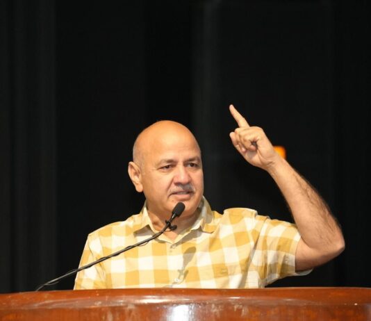 ਵਿਧਾਇਕਾਂ ਨੂੰ ਪੰਜਾਬ ਨੂੰ ਨਸ਼ਾ ਮੁਕਤ ਬਣਾਉਣ ਦੀ ਪੂਰੀ ਜ਼ਿੰਮੇਵਾਰੀ ਲੈਣੀ ਚਾਹੀਦੀ ਹੈ ਅਤੇ ਹਰ ਪਿੰਡ ਲਈ ਰੋਜ਼ਾਨਾ ਜਵਾਬਦੇਹੀ ਯਕੀਨੀ ਬਣਾਉਣੀ ਚਾਹੀਦੀ ਹੈ: ਮਨੀਸ਼ ਸਿਸੋਦੀਆ ਵਿਧਾਇਕਾਂ ਨੂੰ ਪੰਜਾਬ ਨੂੰ ਨਸ਼ਾ ਮੁਕਤ ਬਣਾਉਣ ਦੀ ਪੂਰੀ ਜ਼ਿੰਮੇਵਾਰੀ ਲੈਣੀ ਚਾਹੀਦੀ ਹੈ ਅਤੇ ਹਰ ਪਿੰਡ ਲਈ ਰੋਜ਼ਾਨਾ ਜਵਾਬਦੇਹੀ ਯਕੀਨੀ ਬਣਾਉਣੀ ਚਾਹੀਦੀ ਹੈ: ਮਨੀਸ਼ ਸਿਸੋਦੀਆ