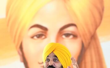 ਸਿਆਸਤਦਾਨਾਂ ਨੇ ਆਪਣੇ ਆਗੂਆਂ ਦੇ ਨਾਮ ’ਤੇ ਸ਼ਾਨਦਾਰ ਯਾਦਗਾਰਾਂ ਬਣਾਈਆਂ, ਪਰ ਸ਼ਹੀਦ-ਏ-ਆਜ਼ਮ ਭਗਤ ਸਿੰਘ ਨੂੰ ਅੱਖੋਂ ਪਰੋਖੇ ਕੀਤਾ: ਮੁੱਖ ਮੰਤਰੀ ਭਗਵੰਤ ਸਿੰਘ ਮਾਨ ਸਿਆਸਤਦਾਨਾਂ ਨੇ ਆਪਣੇ ਆਗੂਆਂ ਦੇ ਨਾਮ ’ਤੇ ਸ਼ਾਨਦਾਰ ਯਾਦਗਾਰਾਂ ਬਣਾਈਆਂ, ਪਰ ਸ਼ਹੀਦ-ਏ-ਆਜ਼ਮ ਭਗਤ ਸਿੰਘ ਨੂੰ ਅੱਖੋਂ ਪਰੋਖੇ ਕੀਤਾ: ਮੁੱਖ ਮੰਤਰੀ ਭਗਵੰਤ ਸਿੰਘ ਮਾਨ