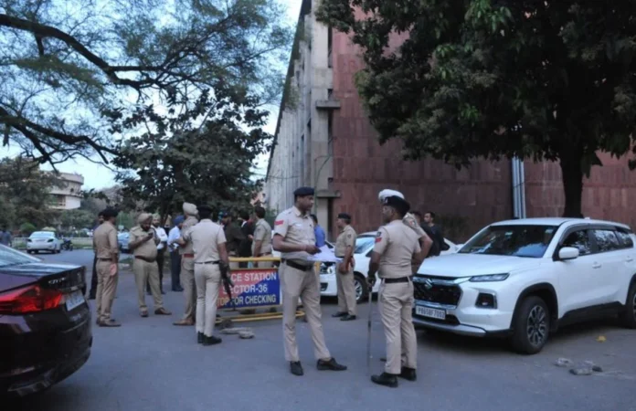 ddffd.webp.webp ਪੰਜਾਬ ਯੂਨੀਵਰਸਿਟੀ ਵਿੱਚ ਹੋਈ ਗੋਲੀਬਾਰੀ ਦੀ ਘਟਨਾ ਵਿੱਚ ਸ਼ਾਮਲ ਮੁੱਖ ਸ਼ੂਟਰ ਫਤਿਹਗੜ੍ਹ ਸਾਹਿਬ ਵਿੱਚ ਸੰਖੇਪ ਗੋਲੀਬਾਰੀ ਉਪਰੰਤ ਕਾਬੂ; ਪਿਸਤੌਲ ਬਰਾਮਦ