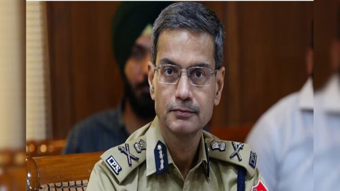 ਦੋਸ਼ੀ ਭੁਵਨੇਸ਼ ਨੂੰ ਡਿਪੋਰਟ ਕਰਨ ਤੋਂ ਬਾਅਦ ਨਵੀਂ ਦਿੱਲੀ ਦੇ IGI ਹਵਾਈ ਅੱਡੇ 'ਤੇ ਪਹੁੰਚਣ 'ਤੇ ਕੀਤਾ ਗ੍ਰਿਫ਼ਤਾਰ, Accused Bhuvnesh was arrested on arrival at IGI Airport in New Delhi after being deported. | ਪੰਜਾਬ ਖ਼ਬਰਾਂ