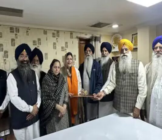 UK ਦੇ MP ਬੀਬੀ ਪ੍ਰੀਤ ਕੌਰ ਗਿੱਲ ਸੱਚਖੰਡ ਸ੍ਰੀ ਹਰਿਮੰਦਰ ਸਾਹਿਬ ਵਿਖੇ ਹੋਏ ਨਤਮਸਤਕ | ਪੰਜਾਬ ਖ਼ਬਰਾਂ UK ਦੇ MP ਬੀਬੀ ਪ੍ਰੀਤ ਕੌਰ ਗਿੱਲ ਸੱਚਖੰਡ ਸ੍ਰੀ ਹਰਿਮੰਦਰ ਸਾਹਿਬ ਵਿਖੇ ਹੋਏ ਨਤਮਸਤਕ | ਪੰਜਾਬ ਖ਼ਬਰਾਂ