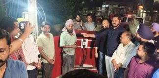 ਵਿਧਾਇਕ ਸ਼ੈਰੀ ਕਲਸੀ ਨੇ ਸ੍ਰੀ ਅੰਮ੍ਰਿਤਸਰ- ਗੁਰਦਾਸਪੁਰ ਰੋਡ ‘ਤੇ ਹਾਈ ਮਾਸਟ ਲਾਈਟਾਂ ਬਟਾਲਾ ਵਾਸੀਆਂ ਨੂੰ ਕੀਤੀਆਂ ਸਮਰਪਿਤ ਵਿਧਾਇਕ ਸ਼ੈਰੀ ਕਲਸੀ ਨੇ ਸ੍ਰੀ ਅੰਮ੍ਰਿਤਸਰ- ਗੁਰਦਾਸਪੁਰ ਰੋਡ 'ਤੇ ਹਾਈ ਮਾਸਟ ਲਾਈਟਾਂ ਬਟਾਲਾ ਵਾਸੀਆਂ ਨੂੰ ਕੀਤੀਆਂ ਸਮਰਪਿਤ