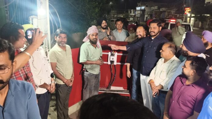 ਵਿਧਾਇਕ ਸ਼ੈਰੀ ਕਲਸੀ ਨੇ ਸ੍ਰੀ ਅੰਮ੍ਰਿਤਸਰ- ਗੁਰਦਾਸਪੁਰ ਰੋਡ 'ਤੇ ਹਾਈ ਮਾਸਟ ਲਾਈਟਾਂ ਬਟਾਲਾ ਵਾਸੀਆਂ ਨੂੰ ਕੀਤੀਆਂ ਸਮਰਪਿਤ