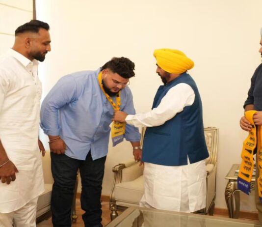 ਰੁਸਤਮ-ਏ-ਹਿੰਦ ਅਤੇ ਹਿੰਦ ਕੇਸਰੀ ਪਹਿਲਵਾਨ ਪ੍ਰਿਤਪਾਲ ਸਿੰਘ ਫਗਵਾੜਾ AAP ਵਿੱਚ ਹੋਏ ਸ਼ਾਮਿਲ | ਪੰਜਾਬ ਖ਼ਬਰਾਂ ਰੁਸਤਮ-ਏ-ਹਿੰਦ ਅਤੇ ਹਿੰਦ ਕੇਸਰੀ ਪਹਿਲਵਾਨ ਪ੍ਰਿਤਪਾਲ ਸਿੰਘ ਫਗਵਾੜਾ AAP ਵਿੱਚ ਹੋਏ ਸ਼ਾਮਿਲ | ਪੰਜਾਬ ਖ਼ਬਰਾਂ