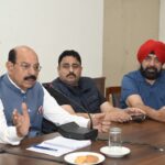 ਕੈਬਨਿਟ ਮੰਤਰੀ ਮੋਹਿੰਦਰ ਭਗਤ ਵੱਲੋਂ ਪੁਲਿਸ ਨੂੰ ‘ਯੁੱਧ ਨਸ਼ਿਆਂ ਵਿਰੁੱਧ’ ਤਹਿਤ ਨਸ਼ਾ ਵਿਰੋਧੀ ਕਾਰਵਾਈ ਤੇਜ਼ ਕਰਨ ਦੇ ਨਿਰਦੇਸ਼ ਕੈਬਨਿਟ ਮੰਤਰੀ ਮੋਹਿੰਦਰ ਭਗਤ ਵੱਲੋਂ ਪੁਲਿਸ ਨੂੰ ‘ਯੁੱਧ ਨਸ਼ਿਆਂ ਵਿਰੁੱਧ’ ਤਹਿਤ ਨਸ਼ਾ ਵਿਰੋਧੀ ਕਾਰਵਾਈ ਤੇਜ਼ ਕਰਨ ਦੇ ਨਿਰਦੇਸ਼