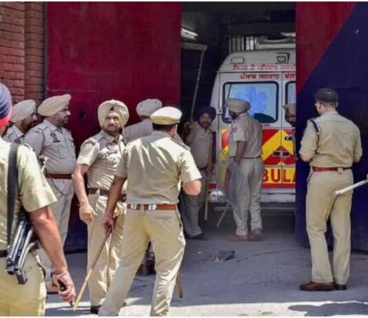 Chandigarh : PM ਮੋਦੀ ਦੇ ਖਿਲਾਫ ਬੋਲਣ ਵਾਲੀ ਰਾਇਟਰ ਮਧੁ ਉਤੇ FIR ਦਰਜ | ਪੰਜਾਬ ਖ਼ਬਰਾਂ Chandigarh : PM ਮੋਦੀ ਦੇ ਖਿਲਾਫ ਬੋਲਣ ਵਾਲੀ ਰਾਇਟਰ ਮਧੁ ਉਤੇ FIR ਦਰਜ | ਪੰਜਾਬ ਖ਼ਬਰਾਂ