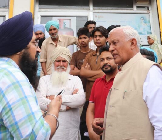 ਕੈਬਨਿਟ ਮੰਤਰੀ ਬਰਿੰਦਰ ਕੁਮਾਰ ਗੋਇਲ ਨੇ ਗੈਸ ਏਜੰਸੀ ਦਾ ਕੀਤਾ ਦੌਰਾ; ਗੈਸ ਸਪਲਾਈ ਦਾ ਲਿਆ ਜਾਇਜ਼ਾ ਕੈਬਨਿਟ ਮੰਤਰੀ ਬਰਿੰਦਰ ਕੁਮਾਰ ਗੋਇਲ ਨੇ ਗੈਸ ਏਜੰਸੀ ਦਾ ਕੀਤਾ ਦੌਰਾ; ਗੈਸ ਸਪਲਾਈ ਦਾ ਲਿਆ ਜਾਇਜ਼ਾ